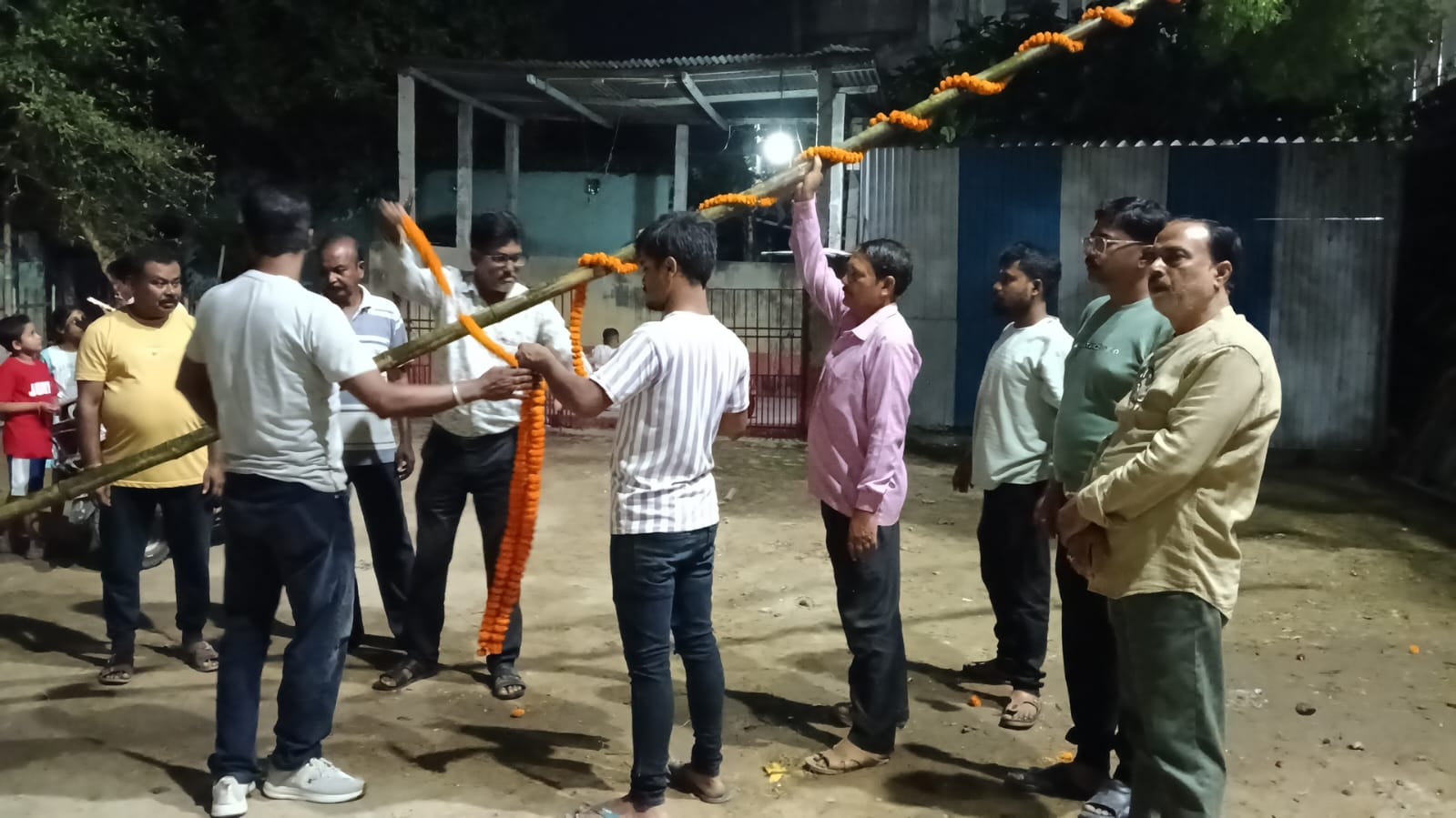 ধামাকা নয়, পরম্পরাই সবুজ সংঘের পরিচয়! ৪৪তম বর্ষে আলোর রোশনাইয়ে কালিয়াগঞ্জবাসীকে শ্যামাপুজোর বিশেষ উপহার