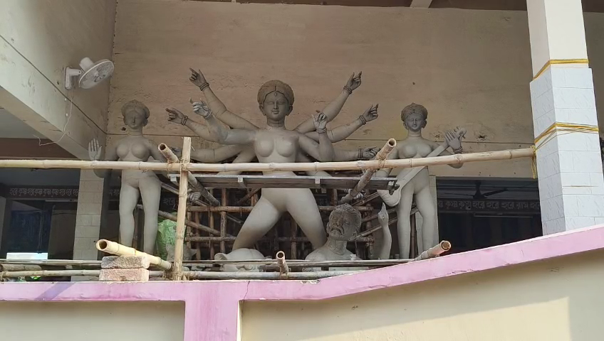 ৫২ বছরে নন্দী বাড়ির দুর্গাপুজো, অষ্টমীর রাতেই বিশেষ আচার-অনুষ্ঠানে কালীপুজো