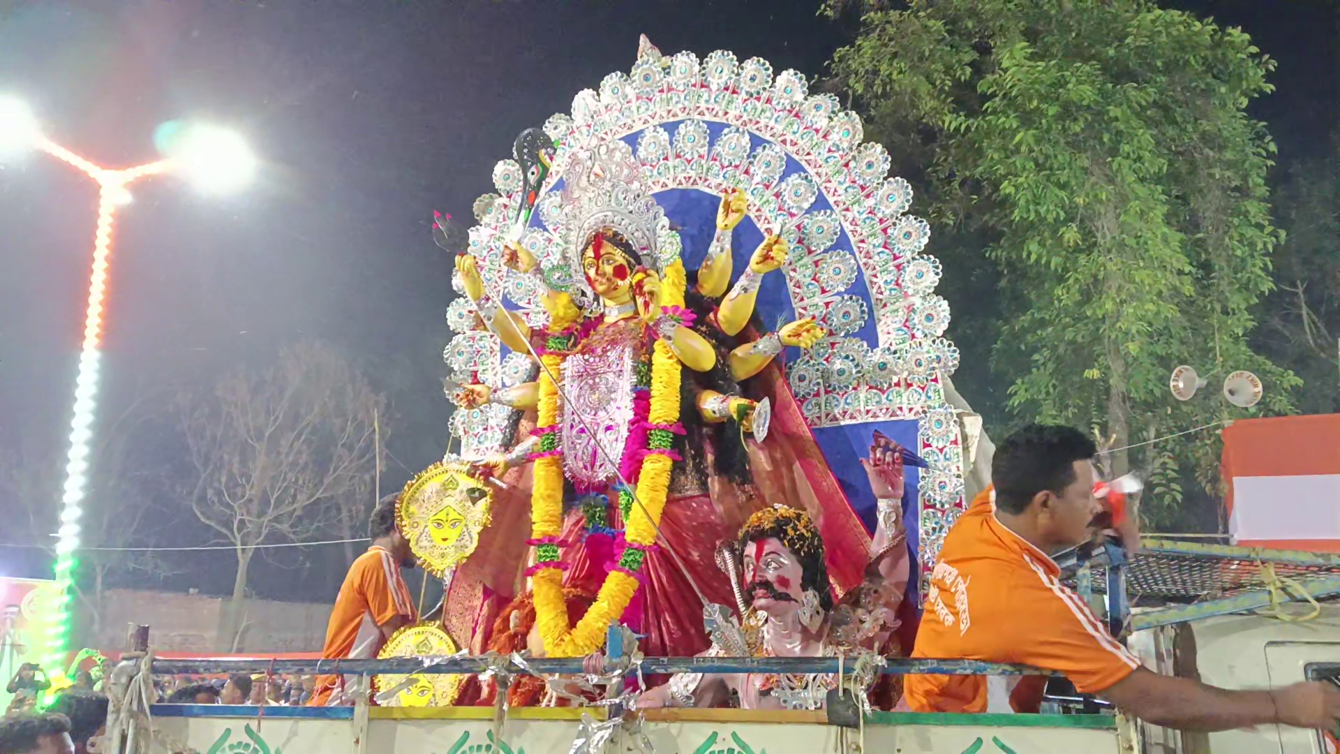 নিরঞ্জনের ঘাটে রাজনৈতিক সৌজন্যের ছবি! বিজেপি ও তৃণমূল কাউন্সিলরদের এক মঞ্চে আড্ডা, শ্রীমতি ঘাটে দীর্ঘক্ষণ তদারকিতে পৌরপতি কার্তিক চন্দ্র পাল