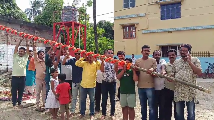 শোকের আবহে বড় ভাইদার স্মৃতিকে সঙ্গী করেই মহেন্দ্রগঞ্জ রায় কলোনির শ্যামাপুজো! গ্রামবাংলার পরিবেশ ও ‘বারো মাসে তেরো পার্বণ’-এর থিমে দর্শনার্থীদের চমক দিতে প্রস্তুতি শুরু