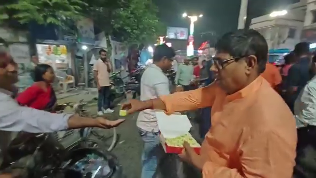 রায়গঞ্জে AIIMS-এর স্বপ্নপূরণের ঘোষণায় উচ্ছ্বাসের বিস্ফোরণ! মুখ্যমন্ত্রীর ঘোষণার পর ঢাকের তালে সাংসদ কার্তিক পাল, তিন মন্ত্রী ও বিজেপি নেতৃত্বের নাচ, আতশবাজিতে আগাম দীপাবলি উদযাপন শহরজুড়ে!